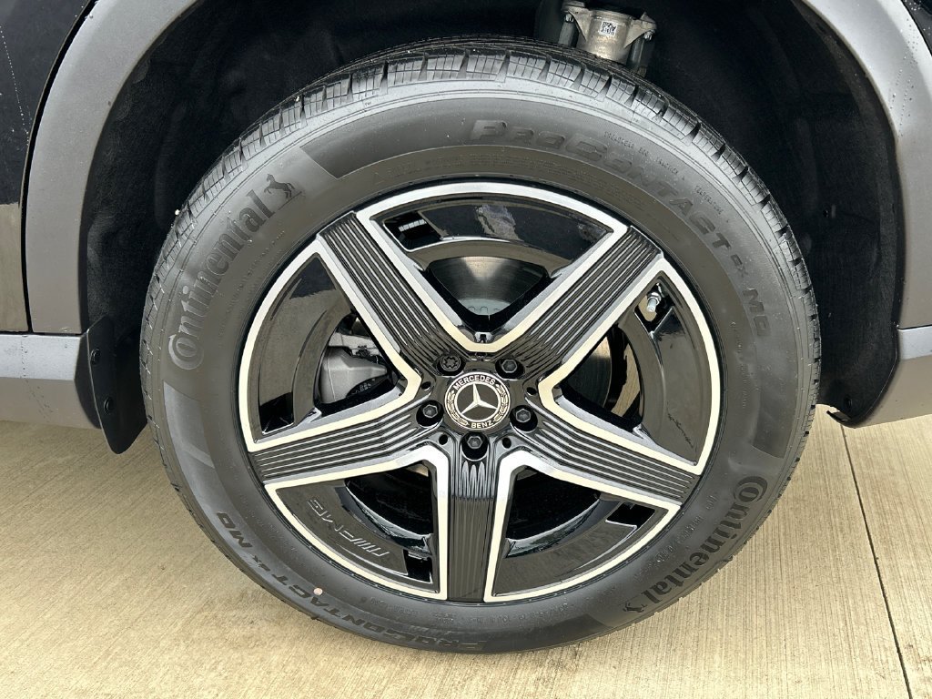 New 2027 Black Mercedes-Benz GLC 300 image 73