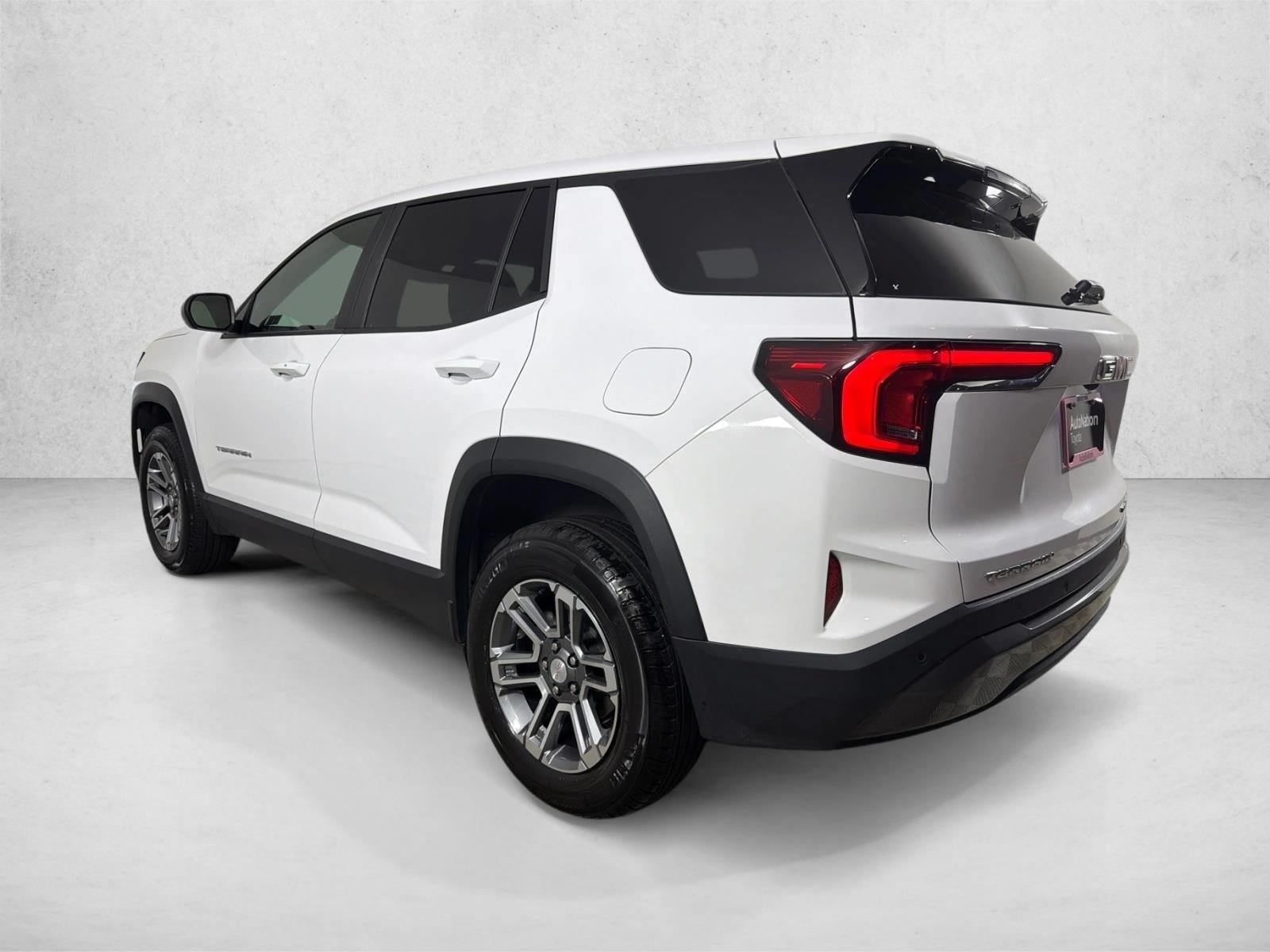 Used 2026 White GMC FWD Elevation image 6