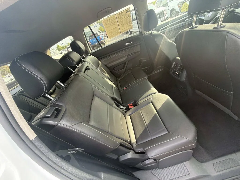 Used 2023 White Volkswagen 3.6L V6 SE w/Technology image 29