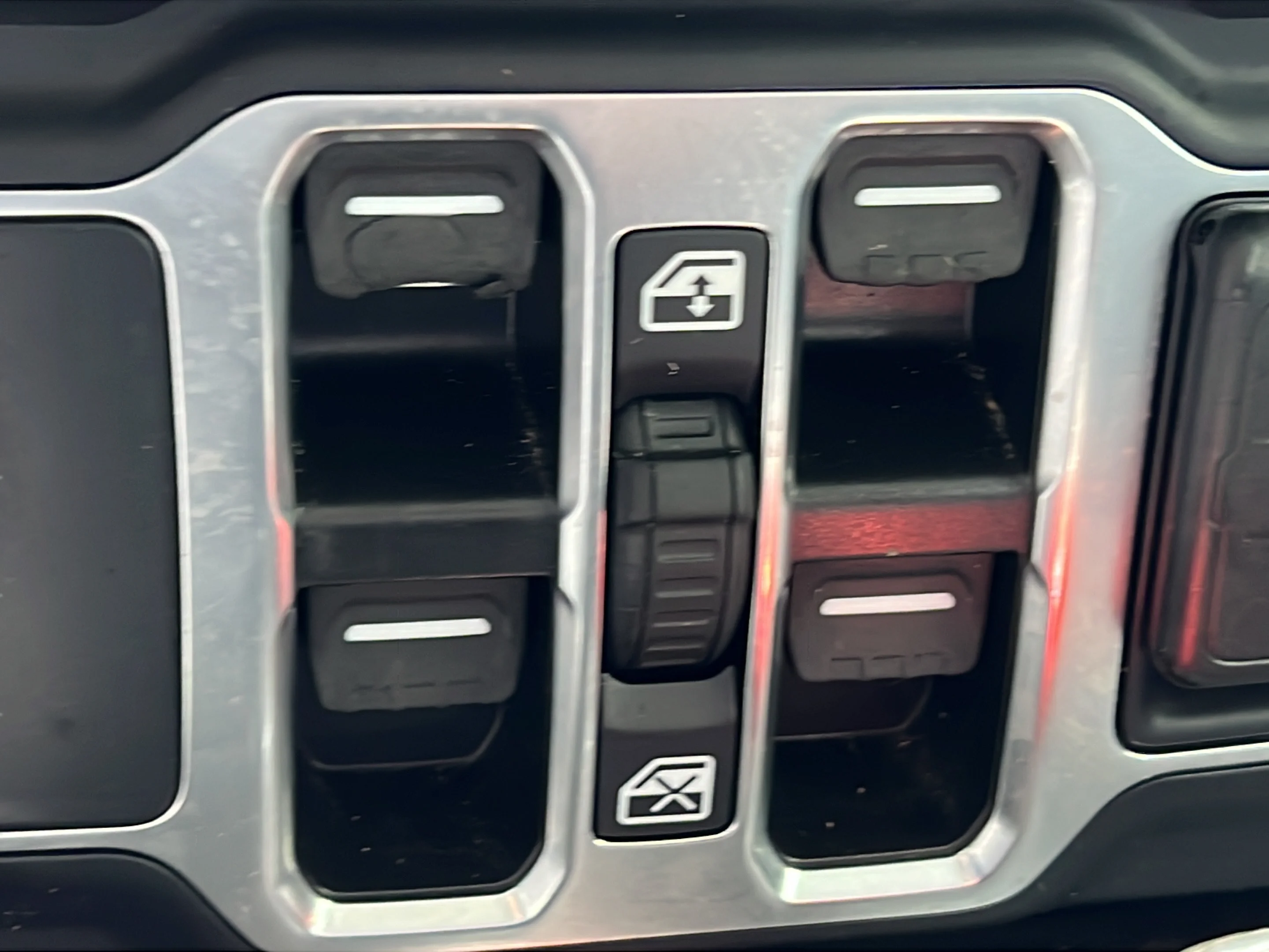 Used 2023 Hydro Blue Pearlcoat Jeep Sport S image 21