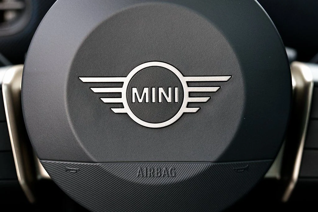 New 2026 British Racing Green Met MINI Signature Plus image 31