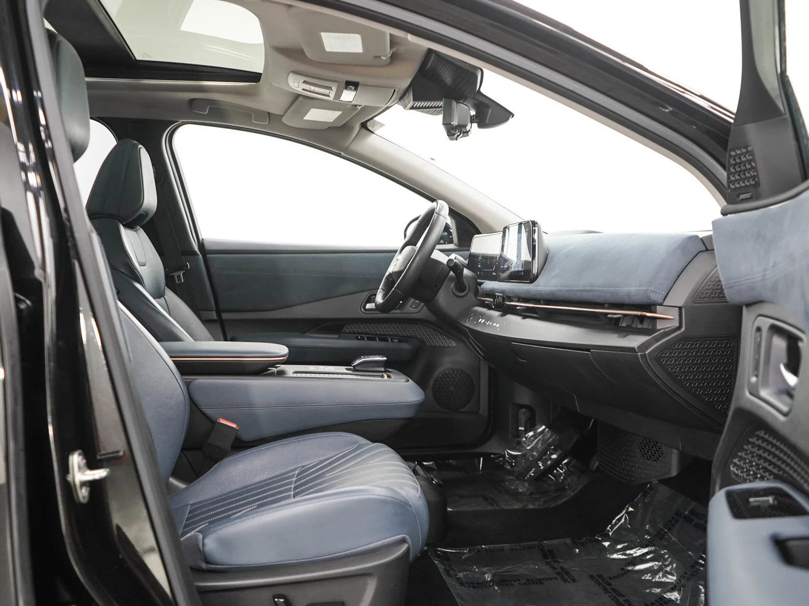 Used 2023 Black Diamond Pearl Nissan PLATINUM+ image 11