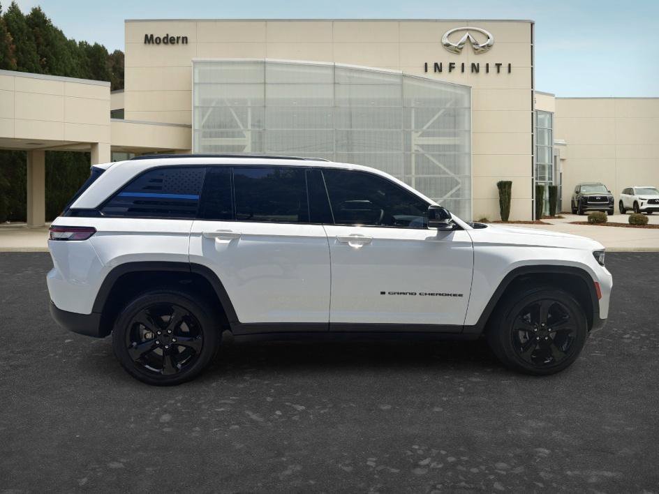 Used 2024 Bright White Clearcoat Jeep Altitude X image 4