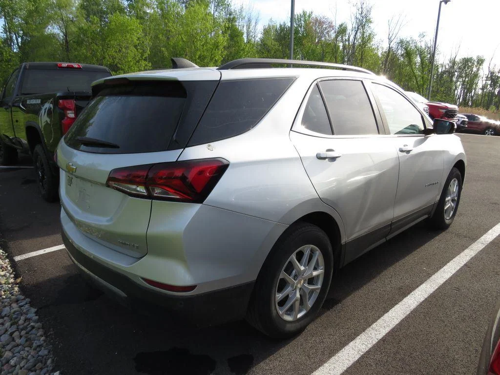 Used 2022 Silver Ice Metallic Chevrolet LT image 11