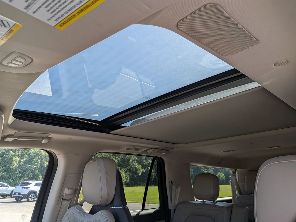 Used 2024 Blue Lincoln Reserve image 18