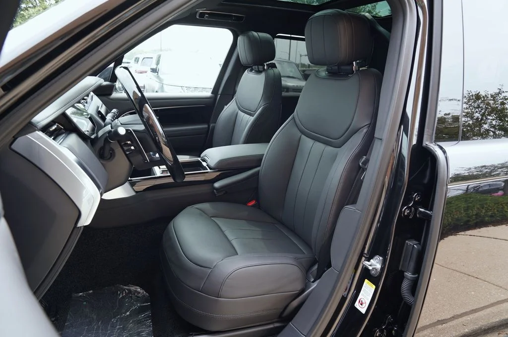 New 2026 Santorini Black Land Rover SE image 12