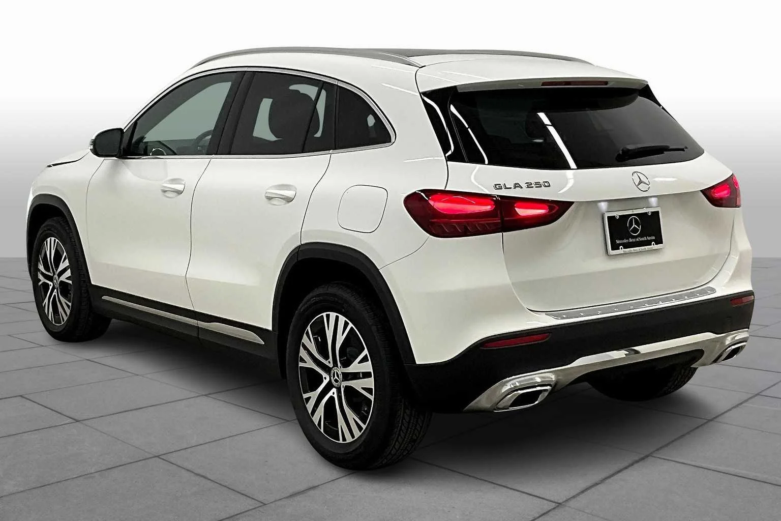 New 2026 Polar White Mercedes-Benz GLA 250 image 12