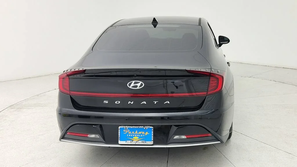 Used 2021 Black Hyundai SE image 6