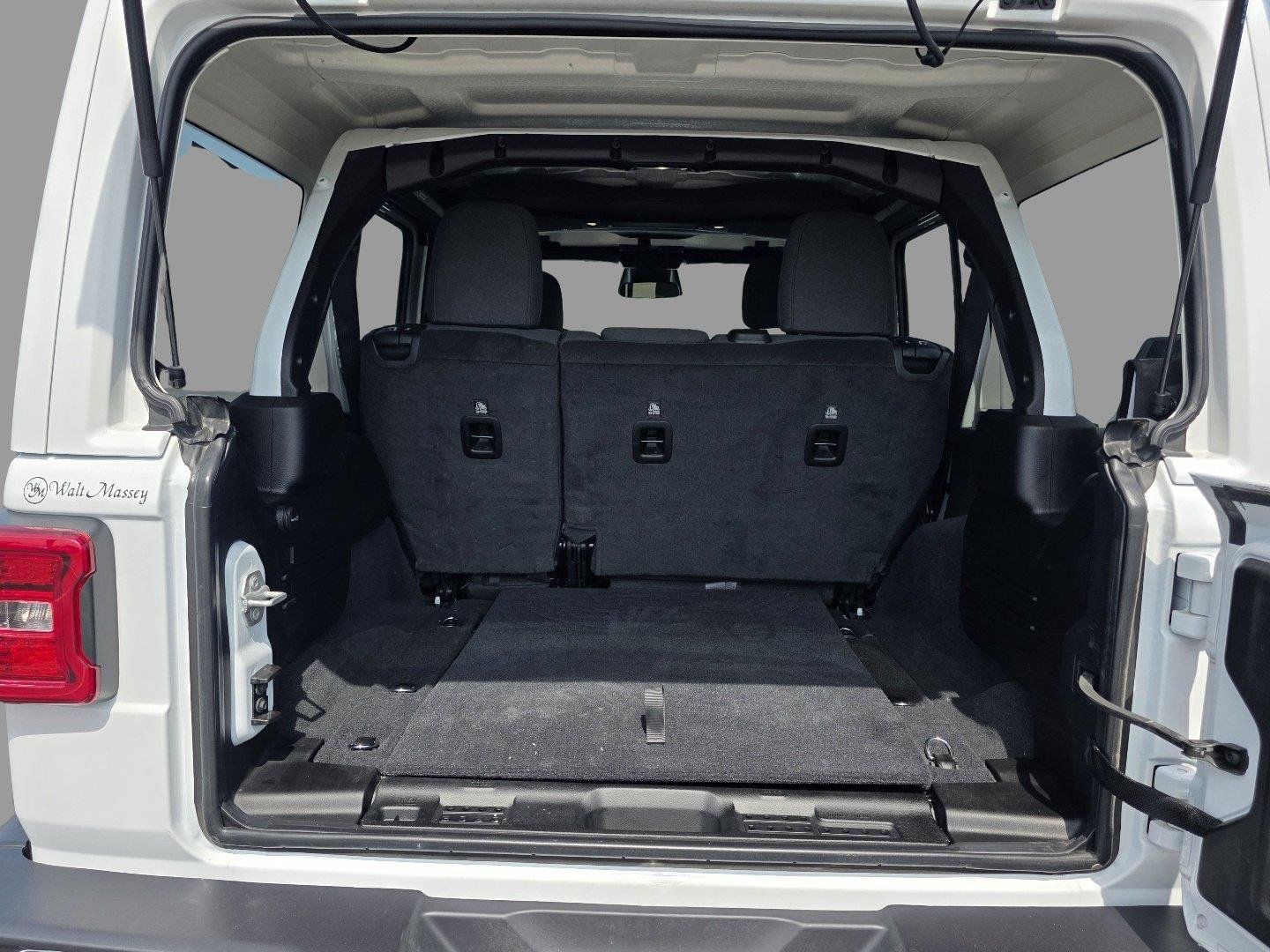 Used 2026 Bright White Clearcoat Jeep Sahara image 30