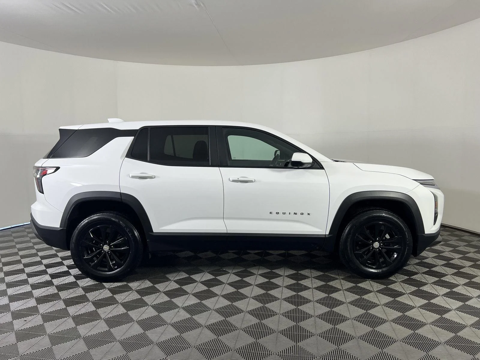 Used 2025 Summit White Chevrolet LT image 23