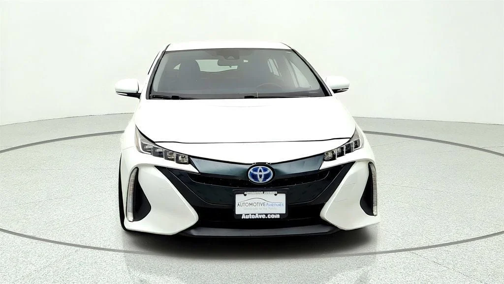 Used 2021 Wind Chill Pearl Toyota XLE image 2