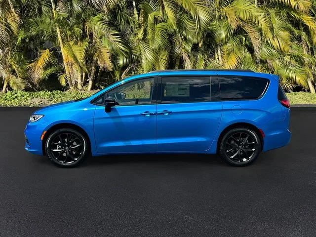New 2026 Hydro Blue Pearl-Coat Exterior Paint Chrysler Select image 2