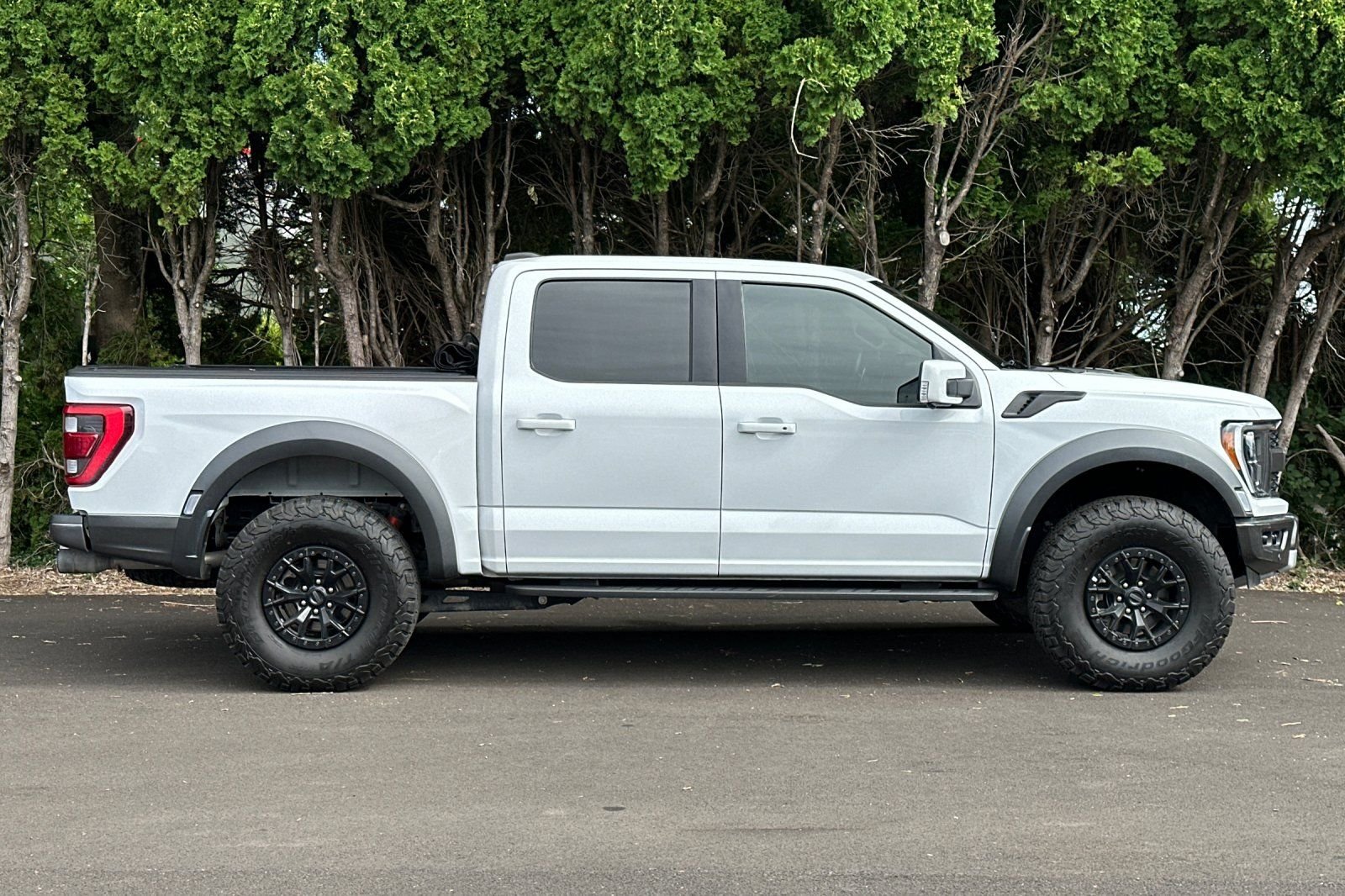 Used 2023 White Ford Raptor image 3