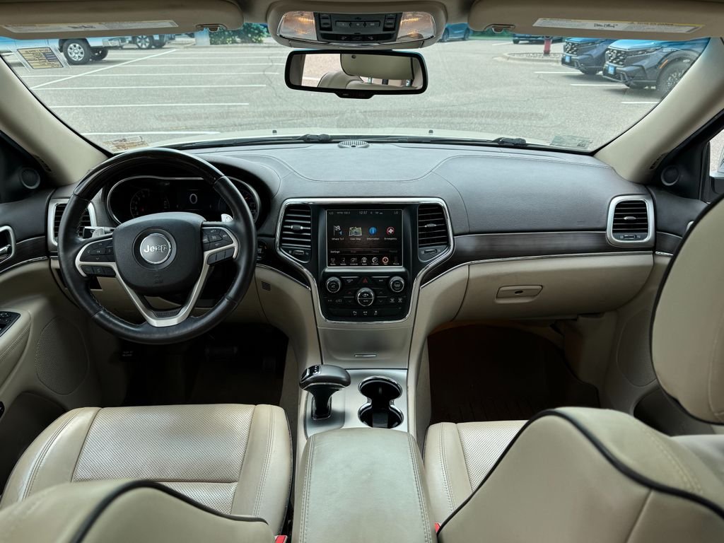 Used 2014 Cashmere Jeep Overland image 13