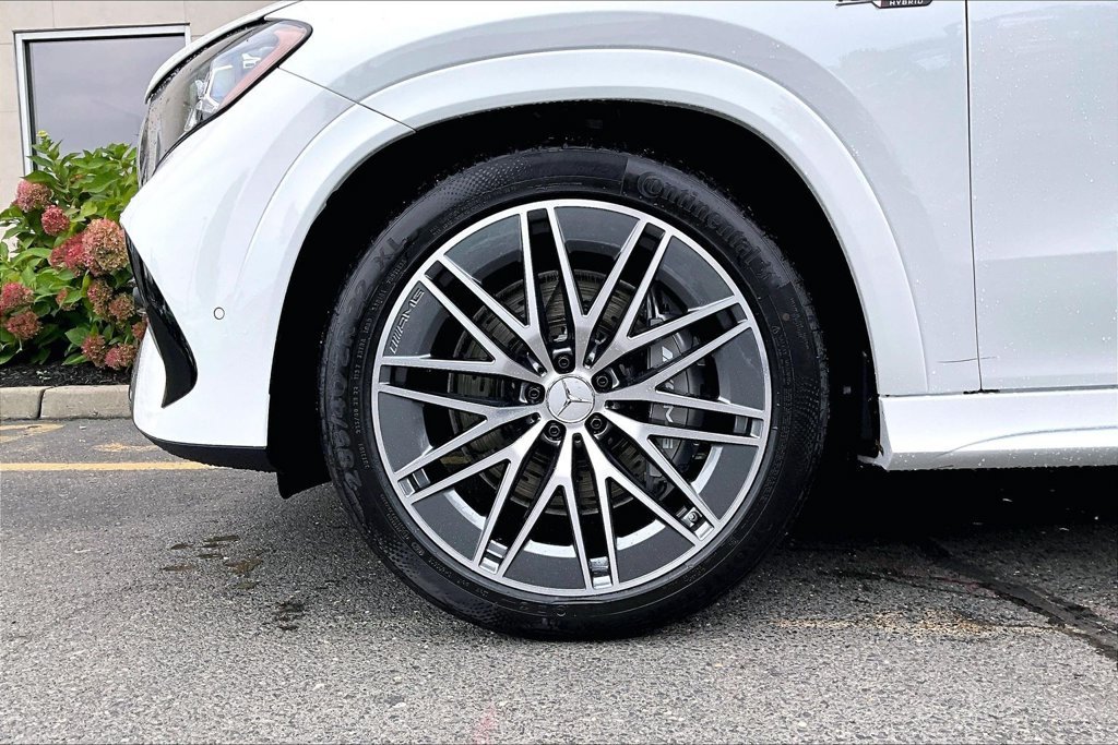New 2027 MANUFAKTUR Moonlight White Metallic Mercedes-Benz GLE 53e AMG® image 12