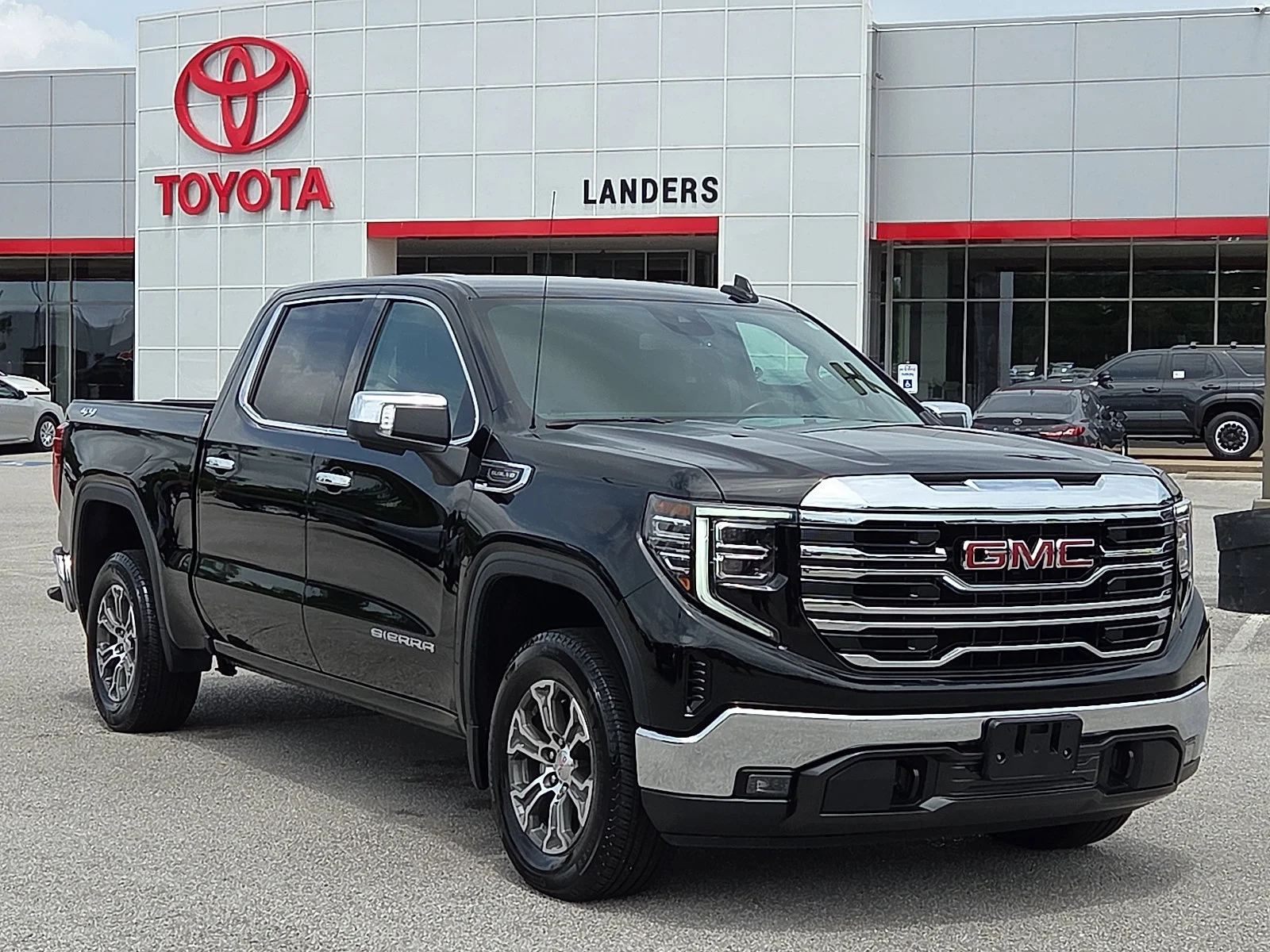 2024 GMC Sierra 4WD Crew Cab Short Box SLT's photo