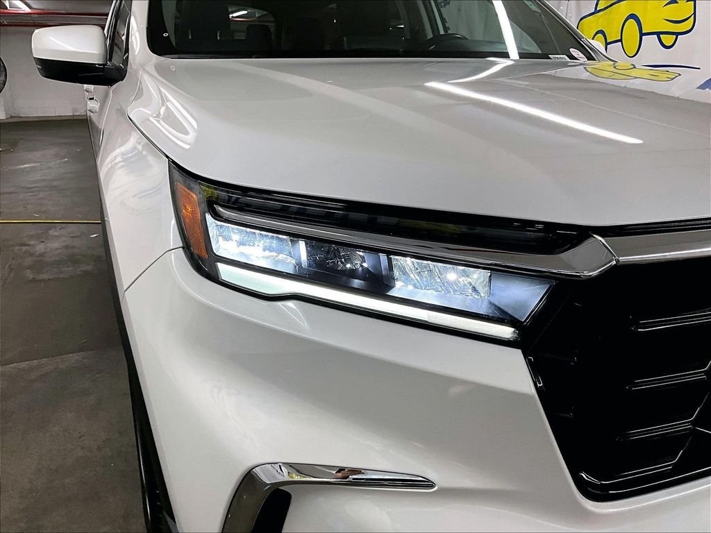 Used 2024 White Honda Touring image 33
