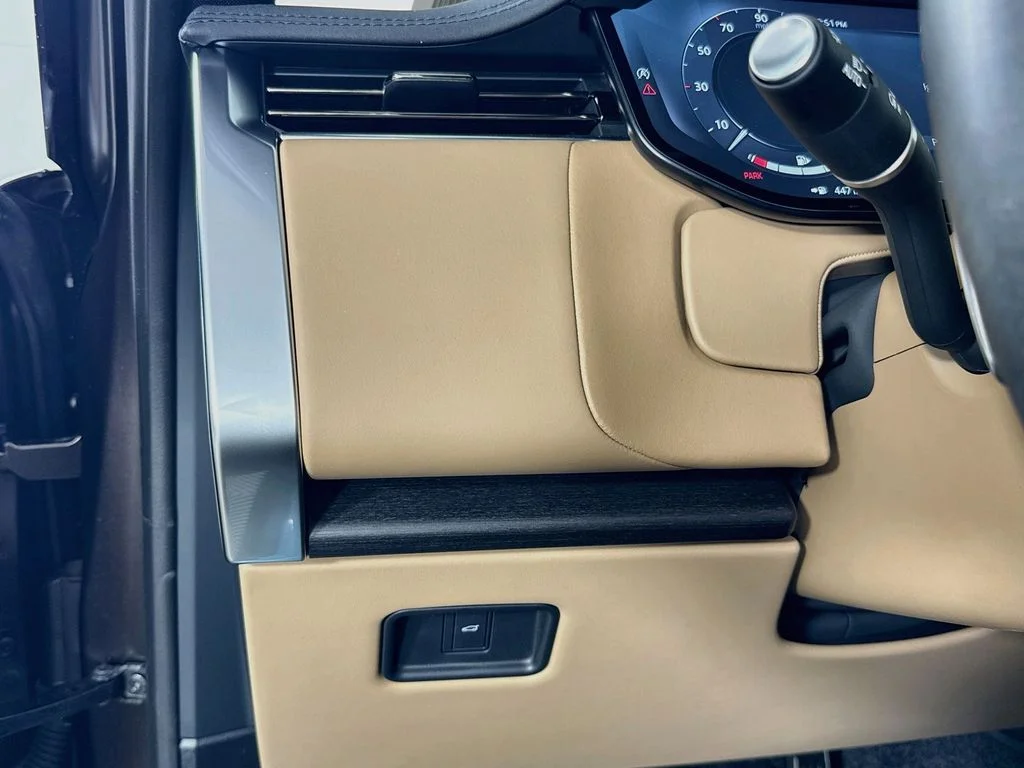 New 2026 Tourmaline Brown in Satin finish Land Rover SE image 10