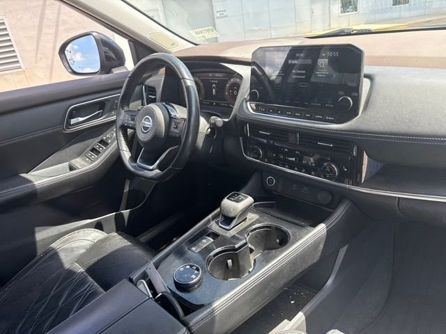 Used 2021 Gray Nissan Platinum image 14
