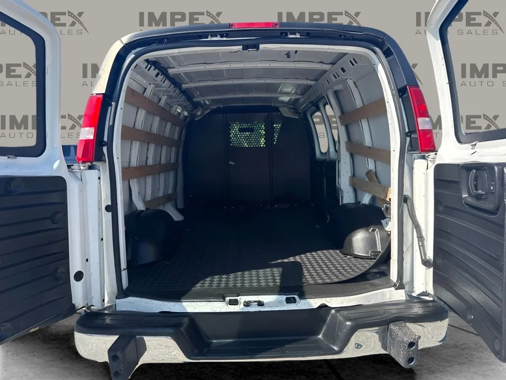 Used 2022 White GMC Work Van image 19