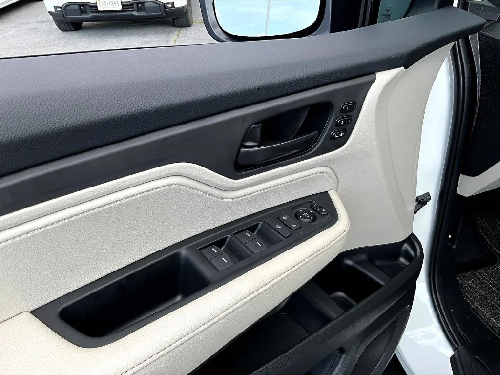 New 2027 Platinum White Pearl Honda EX-L image 17