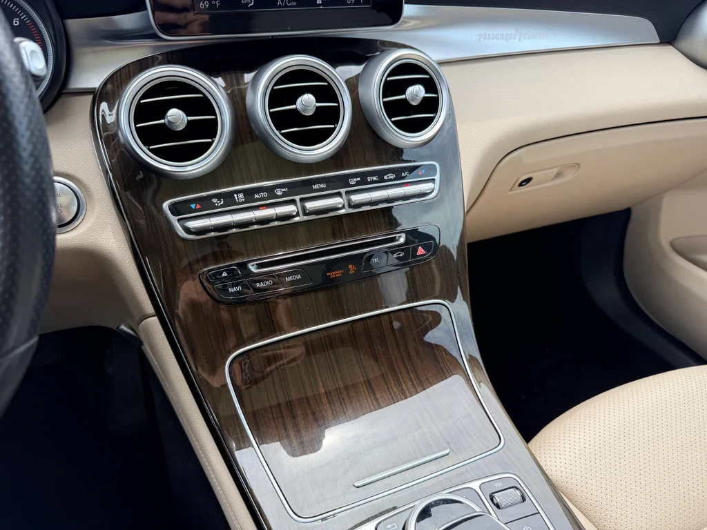 Used 2016 Lunar Blue Metallic Mercedes-Benz 300 image 20
