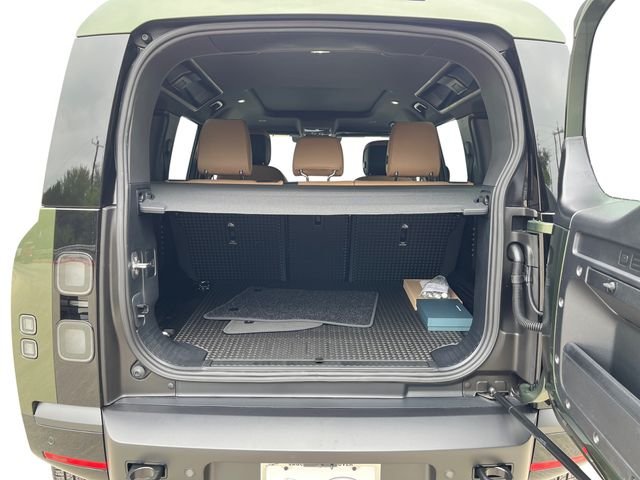 New 2026 Woolstone Green Land Rover X-Dynamic SE image 18
