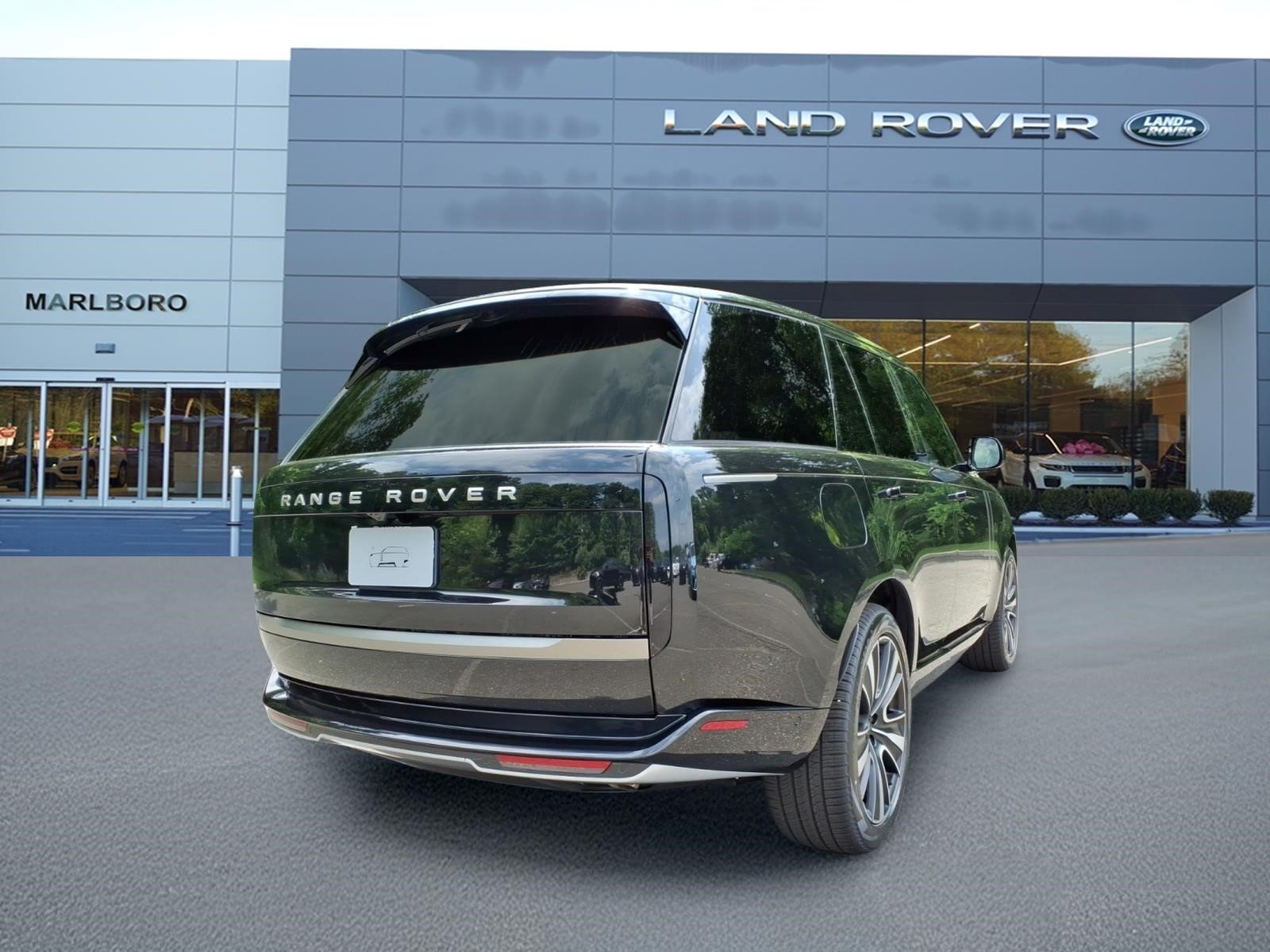 New 2026 Santorini Black Land Rover SE image 2
