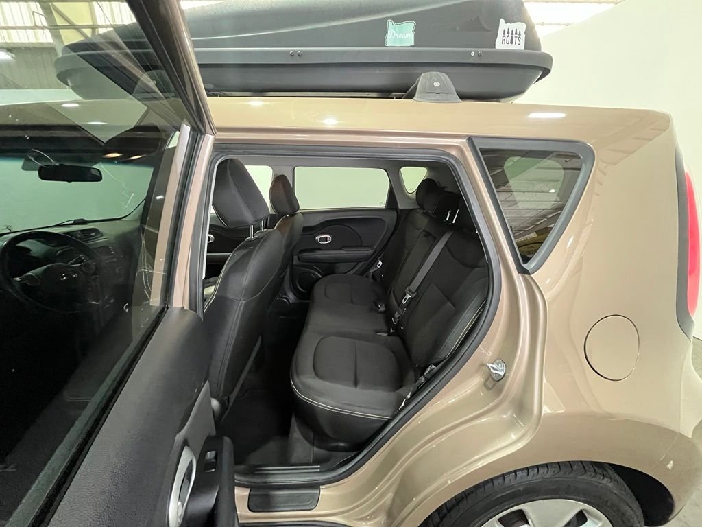 Used 2015 Brown Kia Plus image 18