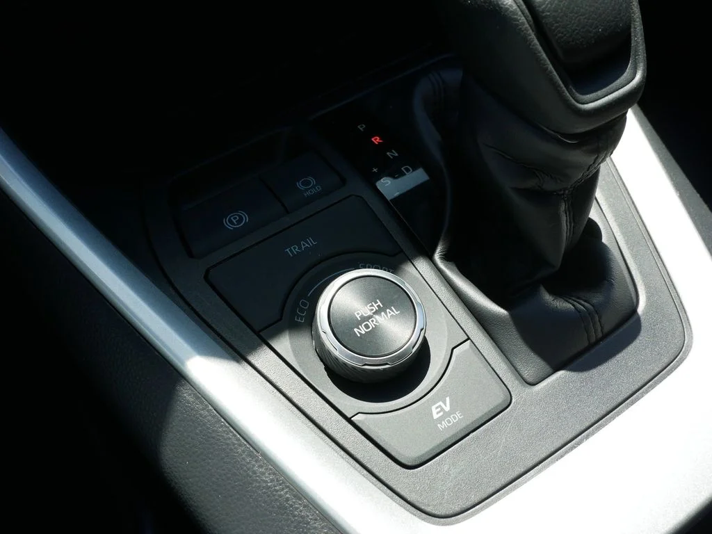 Used 2025 Silver Toyota XLE image 22