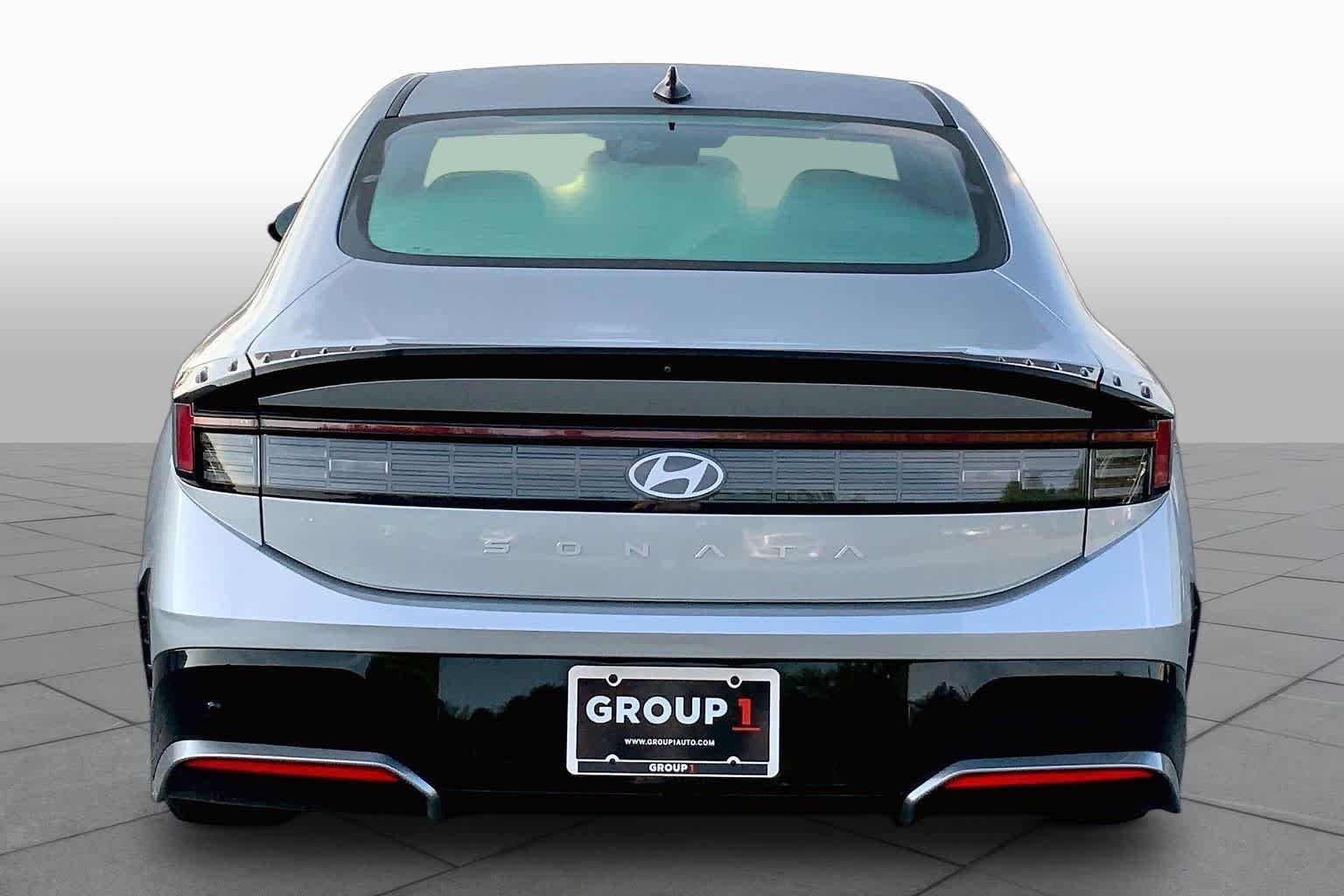 Used 2024 Aero Silver Hyundai SEL image 5
