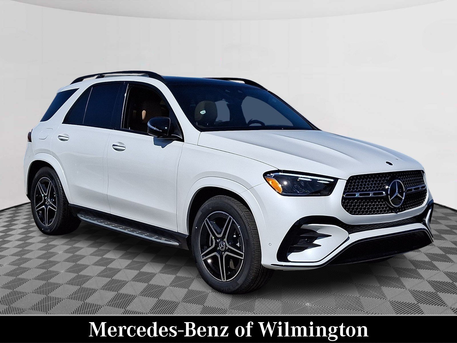 New 2026 MANUFAKTUR Moonlight White Metallic Mercedes-Benz GLE 350 image 1