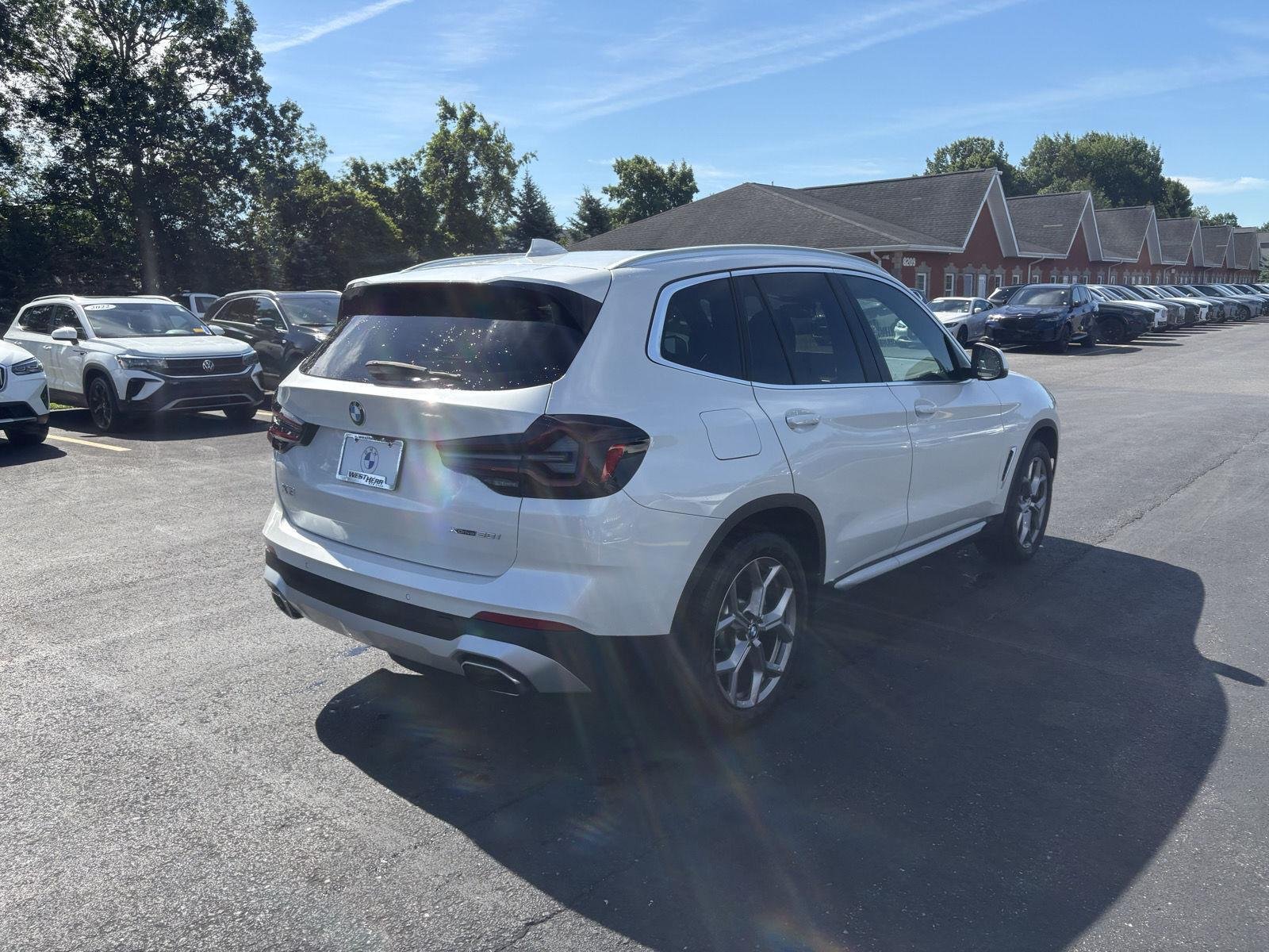 Used 2023 Mineral White Metallic BMW xDrive30i image 6