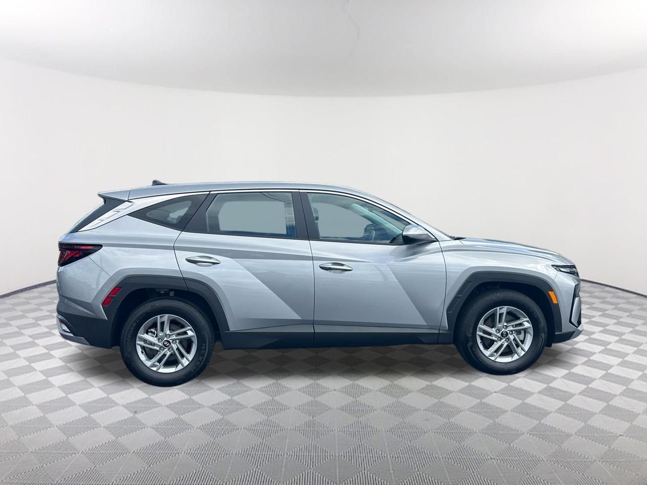New 2026 Shimmering Silver Hyundai SE image 4