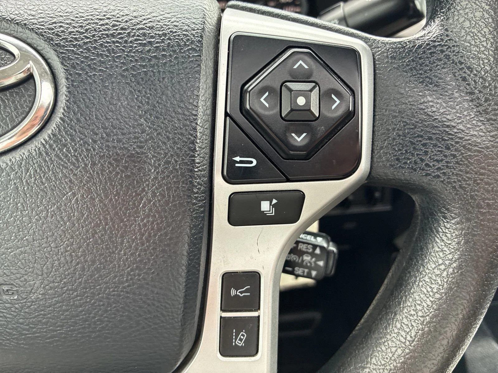 Used 2018  Toyota SR5 image 24