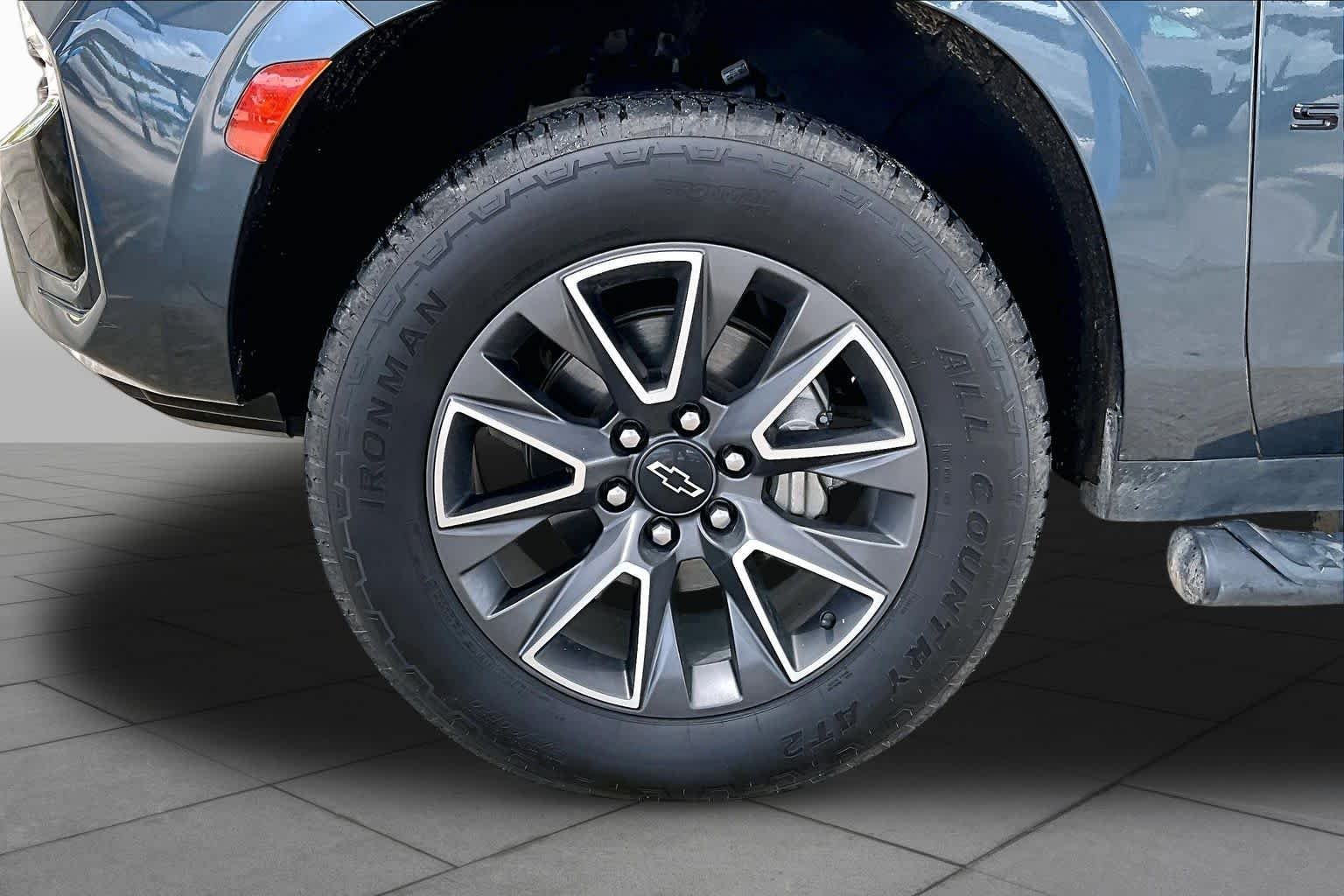 Used 2021 Shadow Gray Metallic Chevrolet Z71 image 11