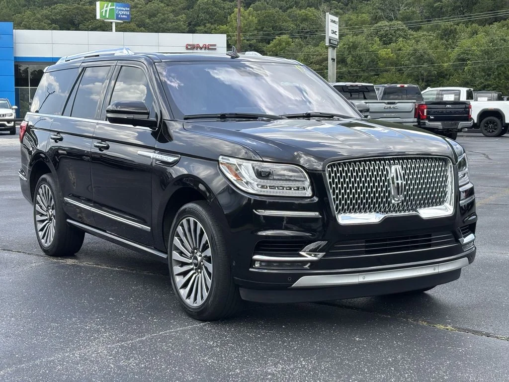 Used 2020 Black Lincoln Reserve image 4