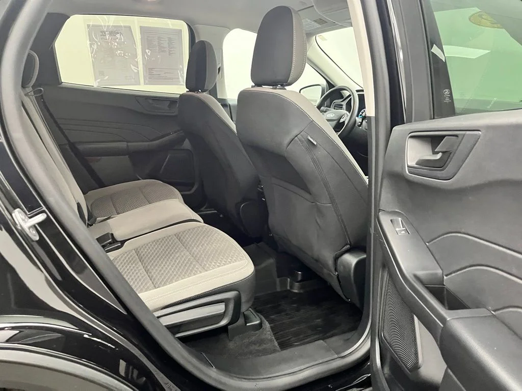 Used 2022 Black Ford SE image 32