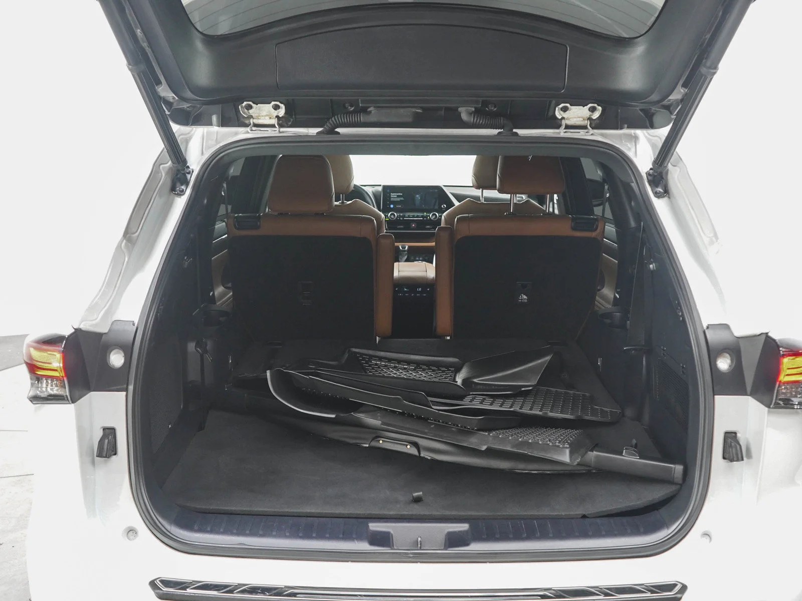 Used 2023  Toyota Hybrid Platinum image 15