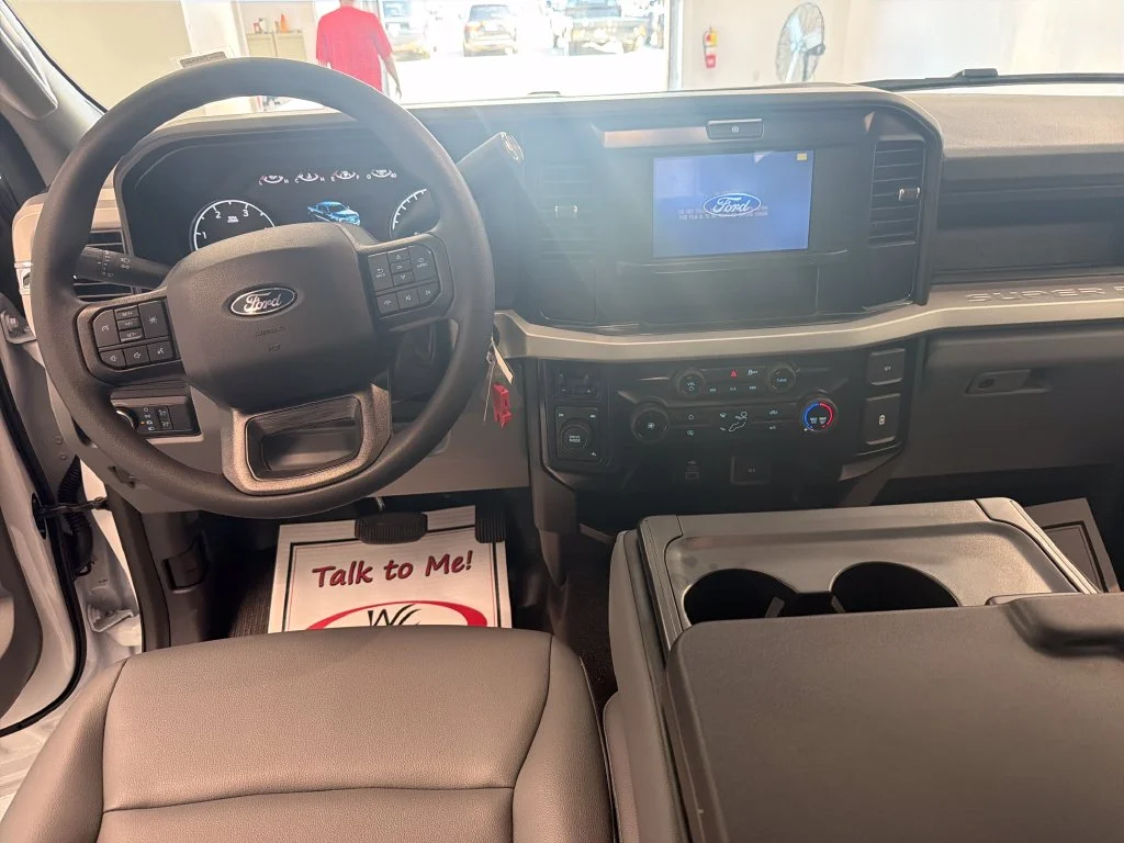 New 2027 Oxford White Ford F-550® XL image 15