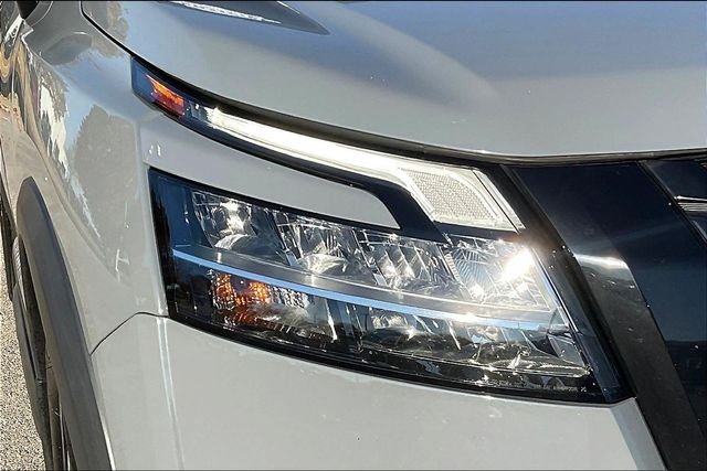 Used 2023 Gray Nissan Platinum image 28