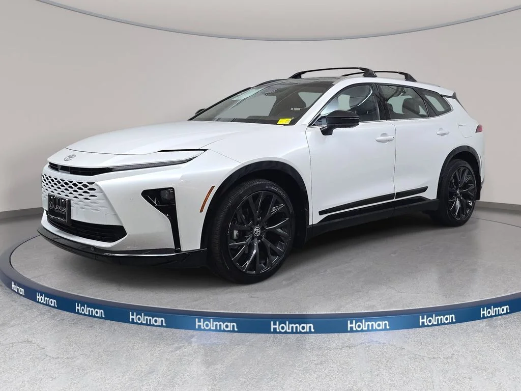 Used 2025 White Toyota Limited image 1