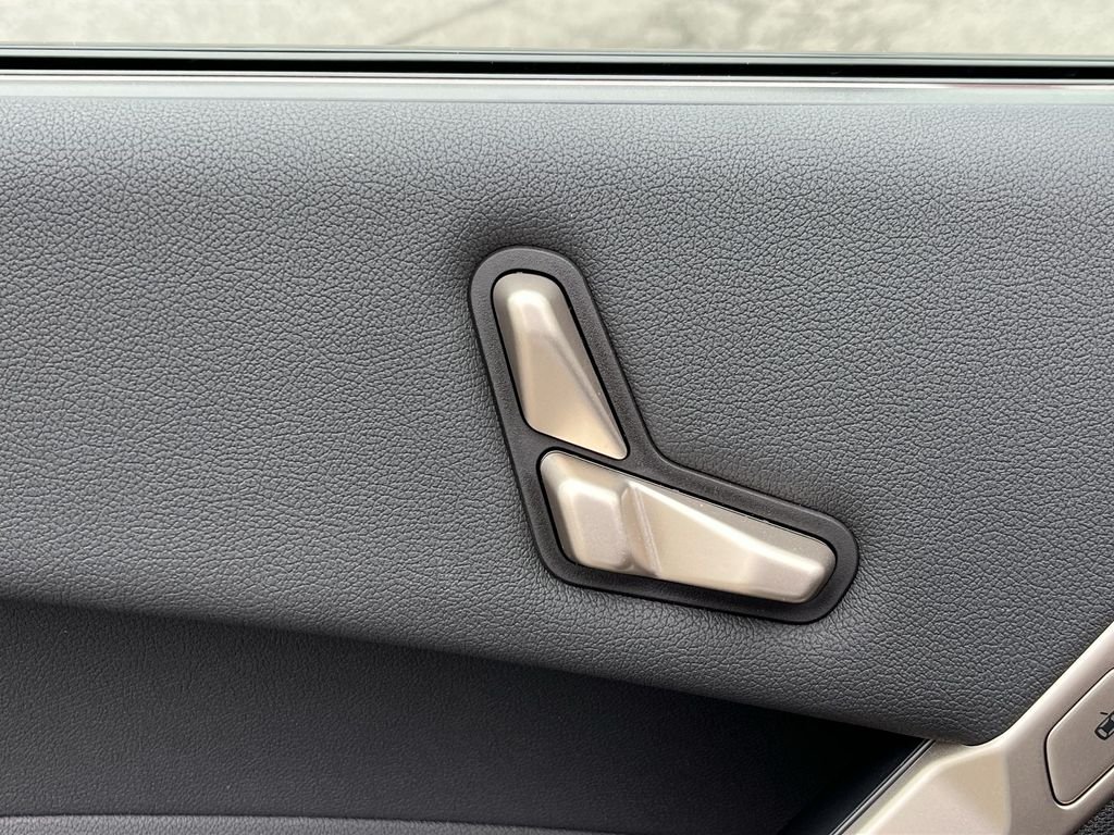 2026 BMW iX 60 - Photo 12