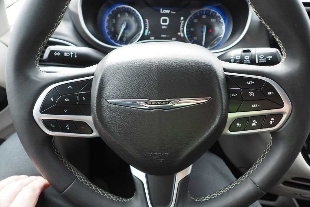 Used 2024 Black Chrysler Touring L image 29