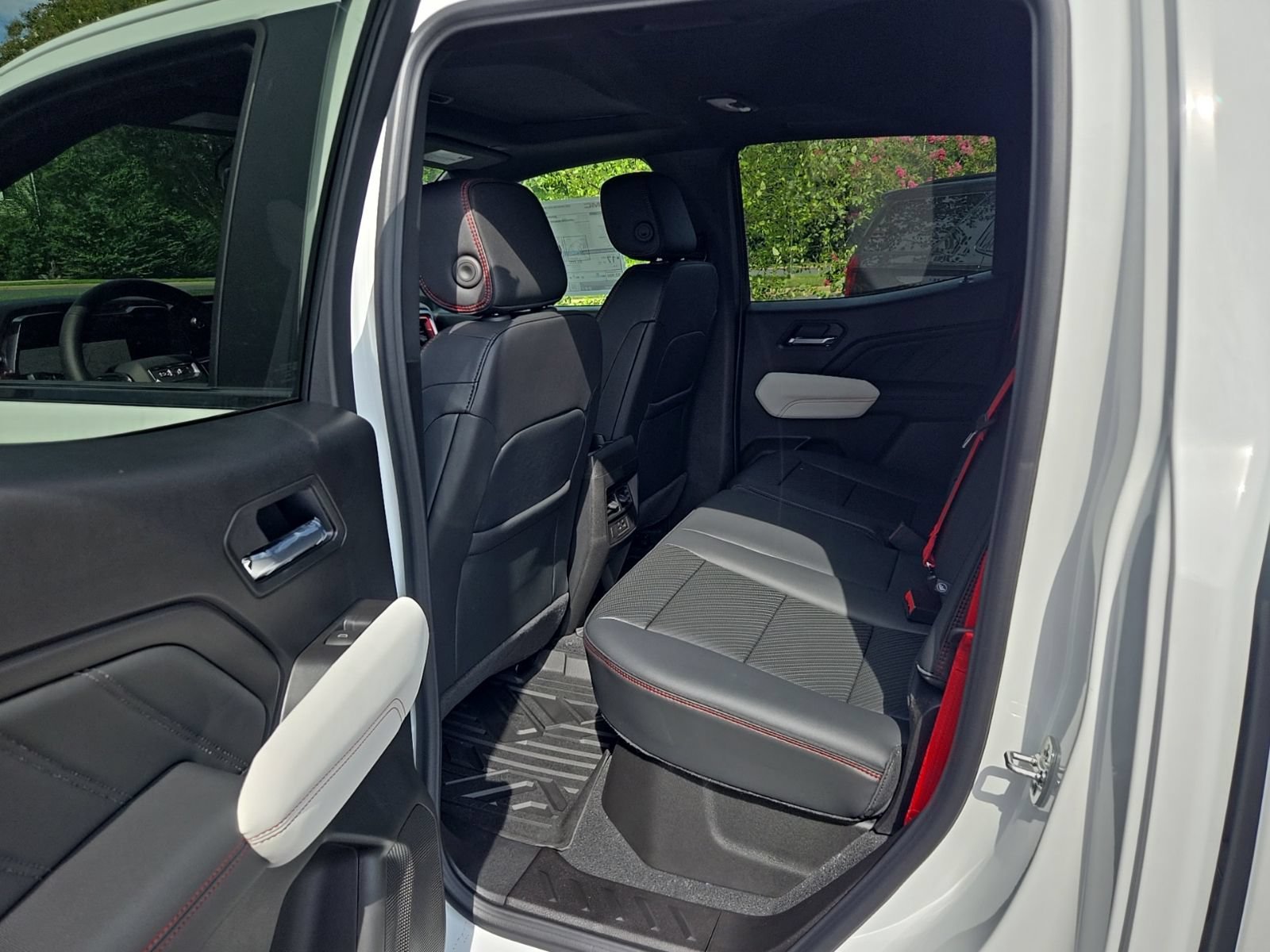 2026 GMC Canyon AT4X - Photo 21
