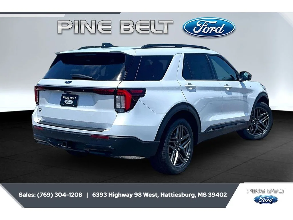 New 2026 Space White Metallic Ford ST-Line image 11