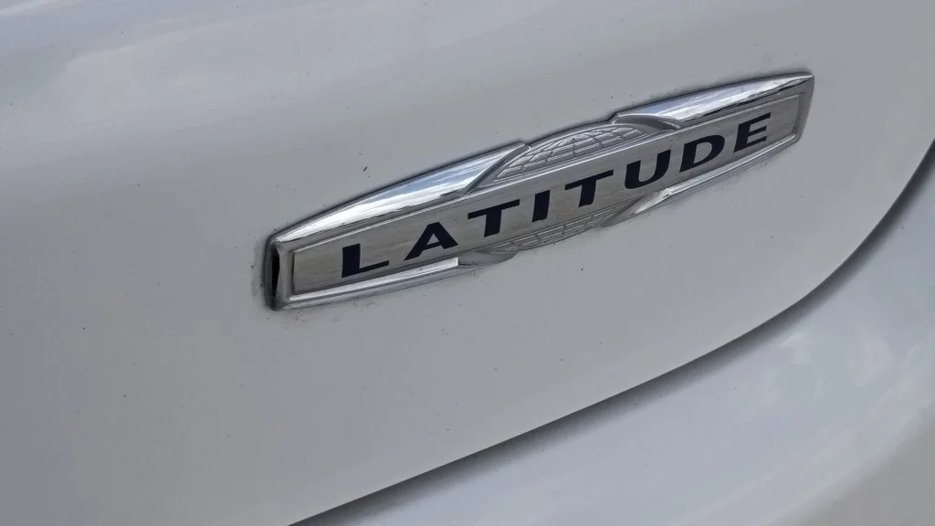 Used 2021 White Jeep Latitude image 13