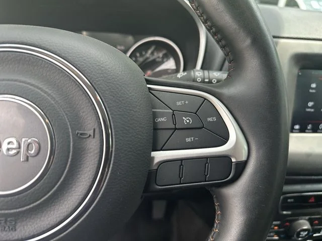 Used 2019 Red Jeep Latitude image 39