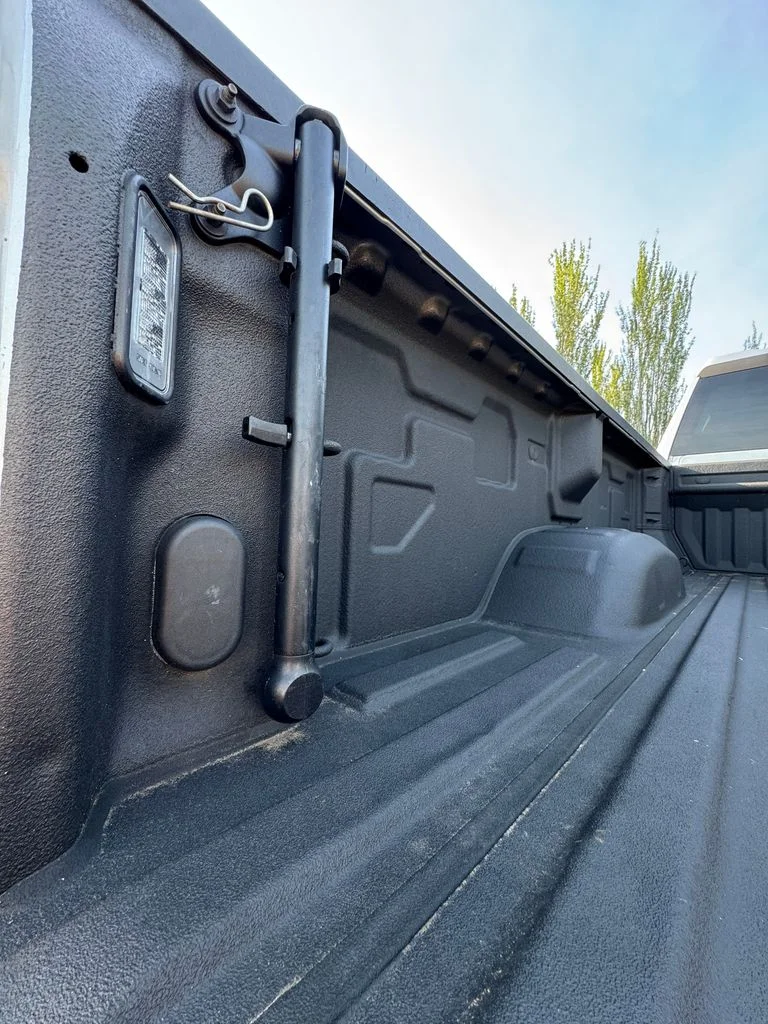 Used 2022 Silver Ice Metallic Chevrolet High Country image 14