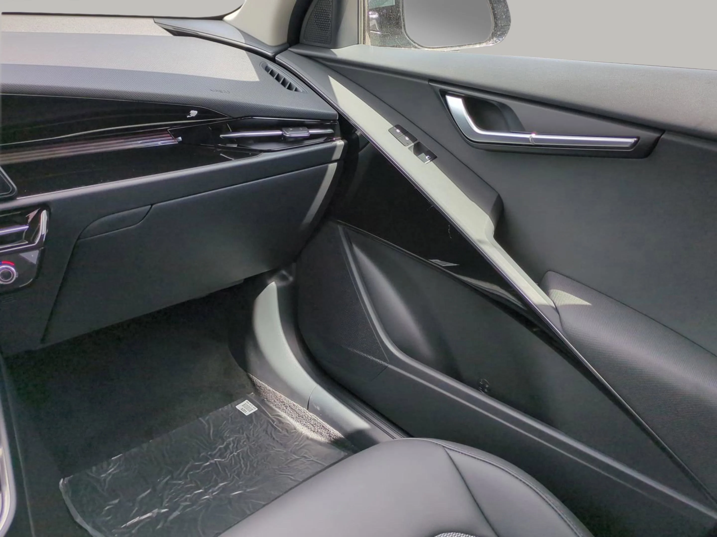New 2026 Interstellar Gray Kia Wind image 14